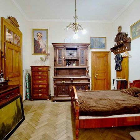 "Eva Stories" Movie Apartment On Rynok Square Lviv Buitenkant foto