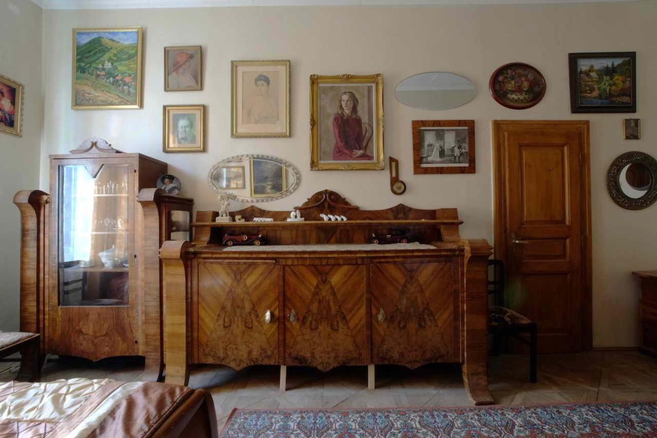 "Eva Stories" Movie Apartment On Rynok Square Lviv Buitenkant foto