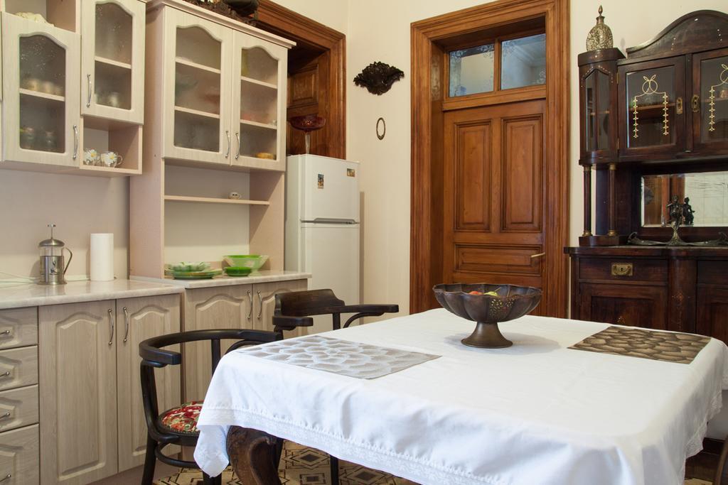 "Eva Stories" Movie Apartment On Rynok Square Lviv Buitenkant foto