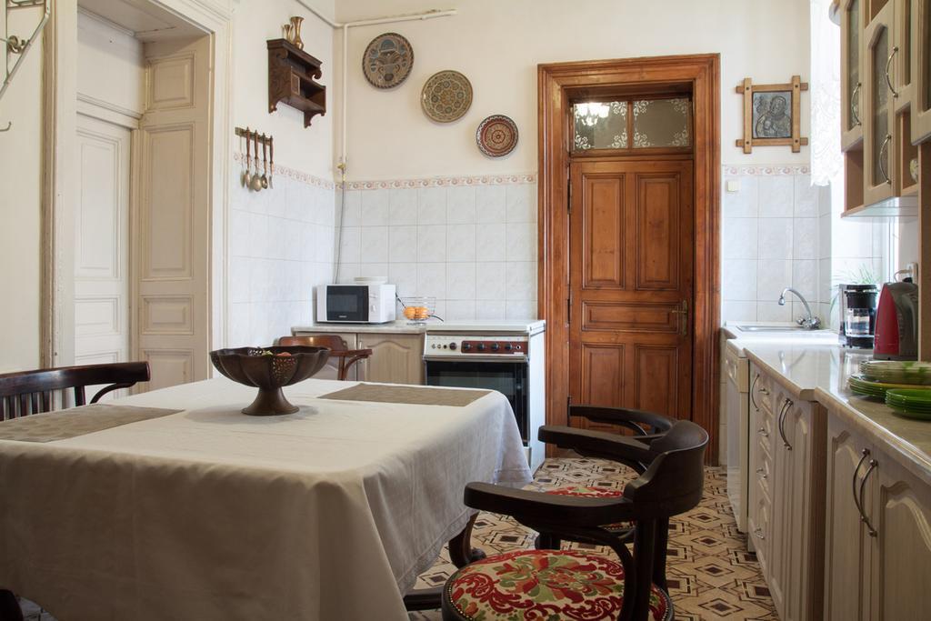 "Eva Stories" Movie Apartment On Rynok Square Lviv Buitenkant foto