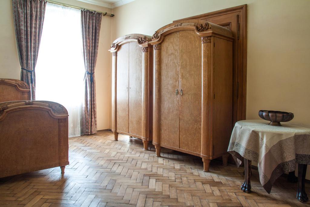 "Eva Stories" Movie Apartment On Rynok Square Lviv Buitenkant foto