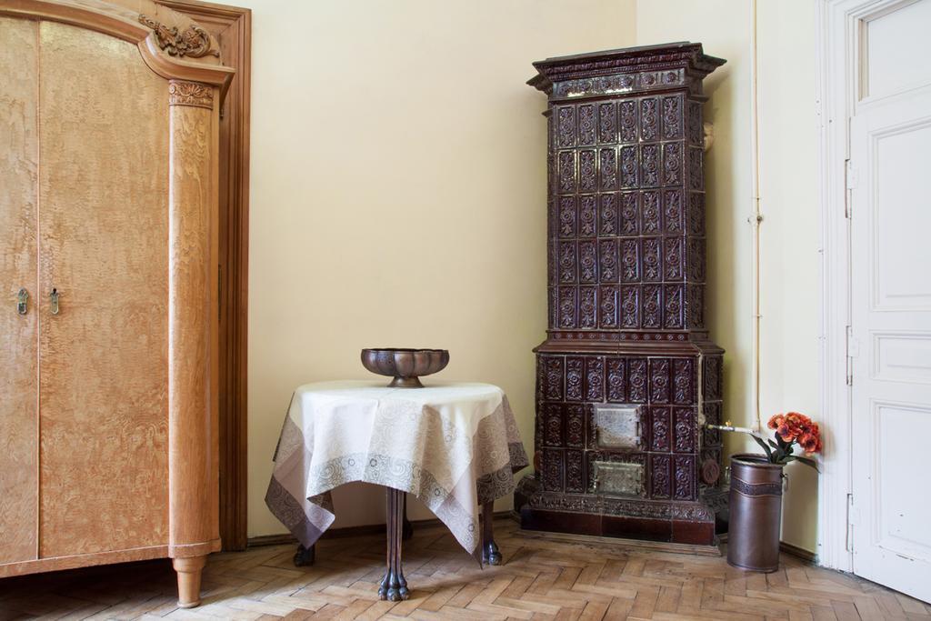 "Eva Stories" Movie Apartment On Rynok Square Lviv Buitenkant foto