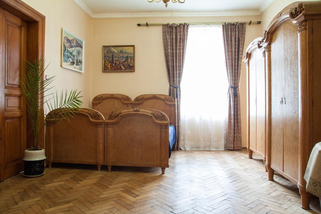 "Eva Stories" Movie Apartment On Rynok Square Lviv Buitenkant foto