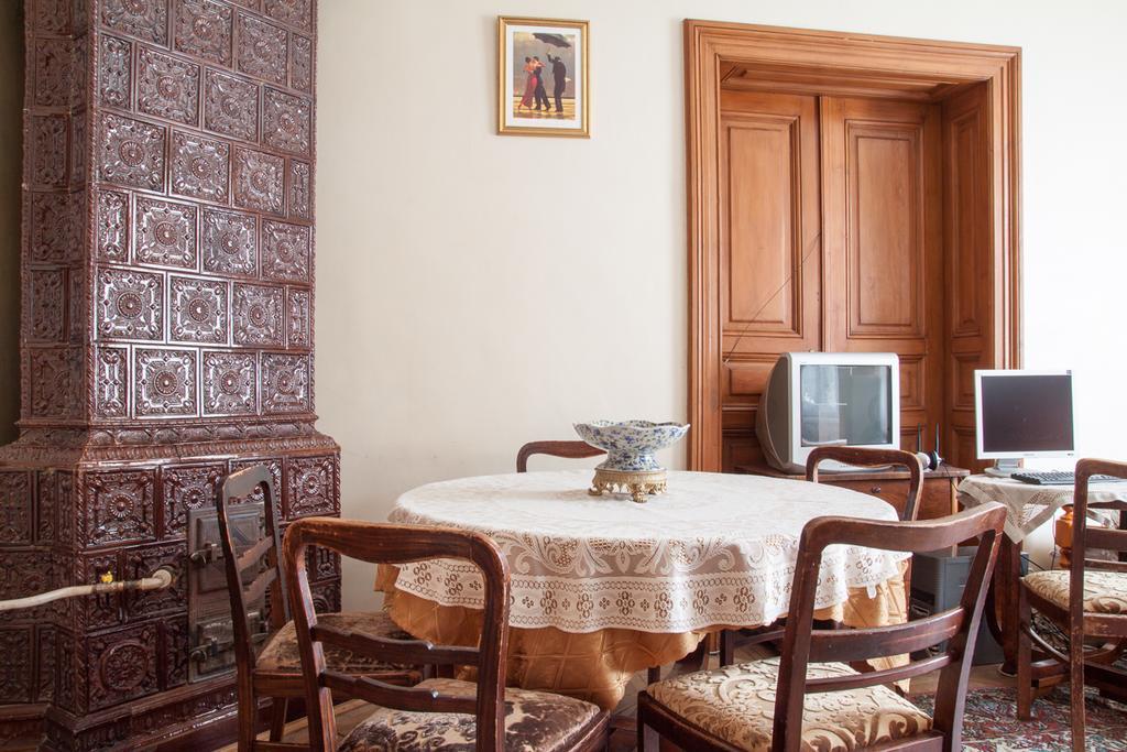 "Eva Stories" Movie Apartment On Rynok Square Lviv Buitenkant foto
