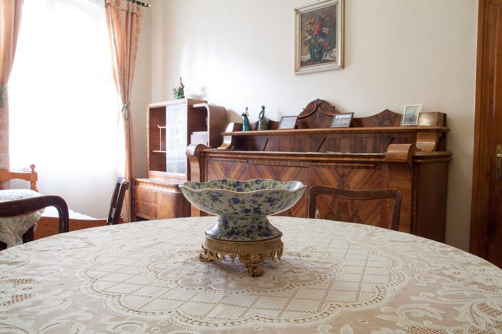 "Eva Stories" Movie Apartment On Rynok Square Lviv Buitenkant foto