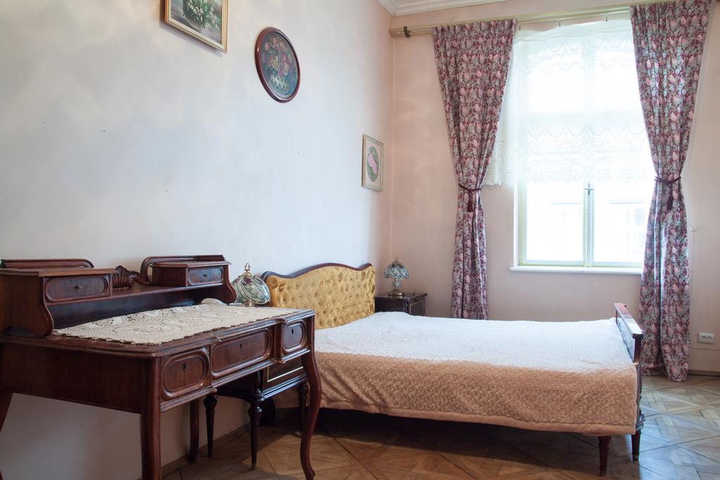 "Eva Stories" Movie Apartment On Rynok Square Lviv Buitenkant foto