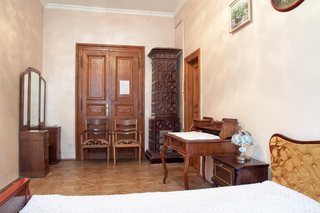 "Eva Stories" Movie Apartment On Rynok Square Lviv Buitenkant foto