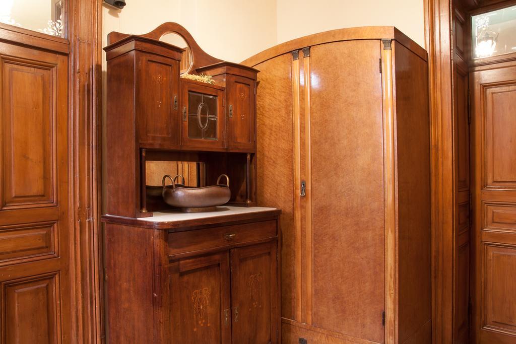 "Eva Stories" Movie Apartment On Rynok Square Lviv Buitenkant foto