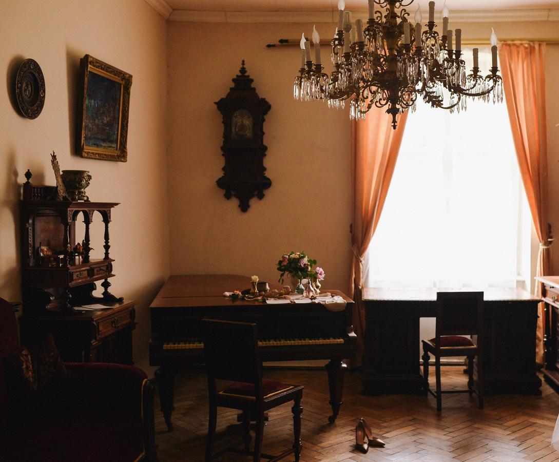 "Eva Stories" Movie Apartment On Rynok Square Lviv Buitenkant foto